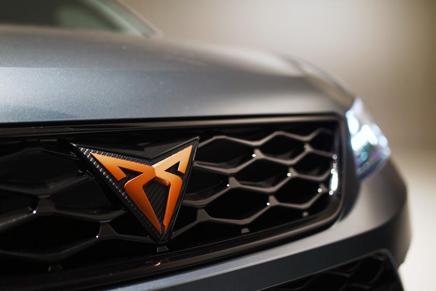 Логотип Cupra Ateca 2018 года  (UK) (фото 20 из 41)